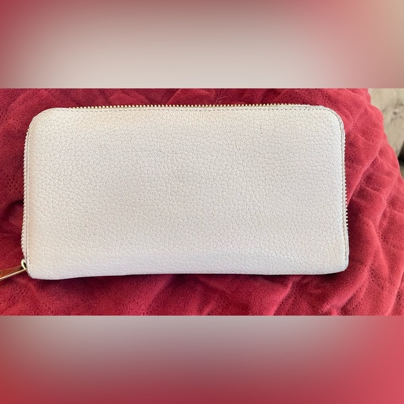 Chloe Long Wallet . Preowned condition.Authentic. - Picture 15 of 15